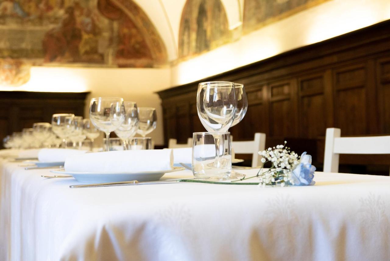 Monastero Ss. Annunziata Otel Todi Dış mekan fotoğraf A table set for a meal
