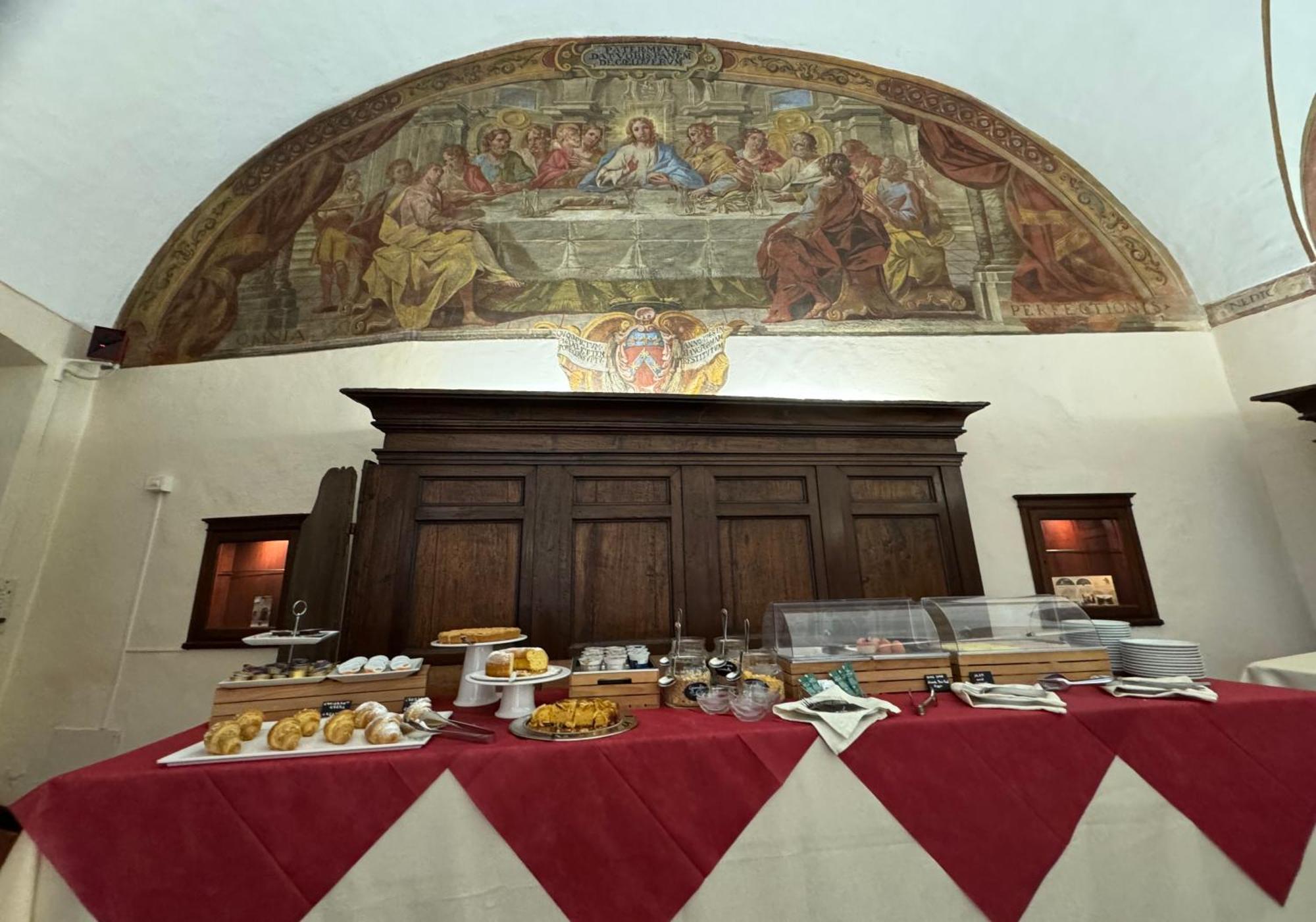 Monastero Ss. Annunziata Otel Todi Dış mekan fotoğraf The interior of the refectory