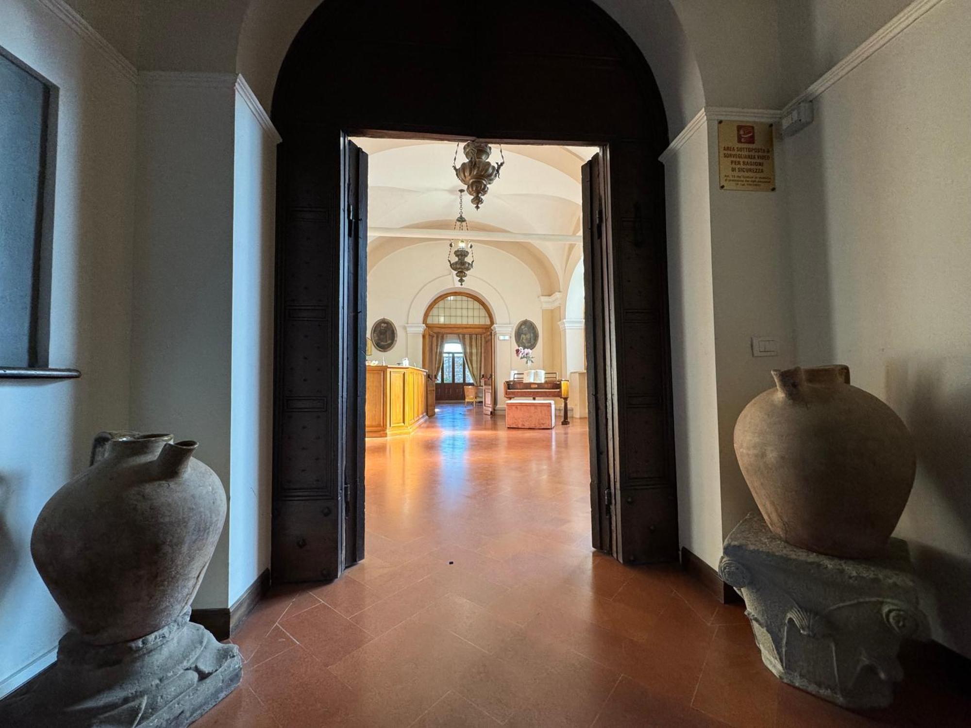 Monastero Ss. Annunziata Otel Todi Dış mekan fotoğraf Entrance to the museum