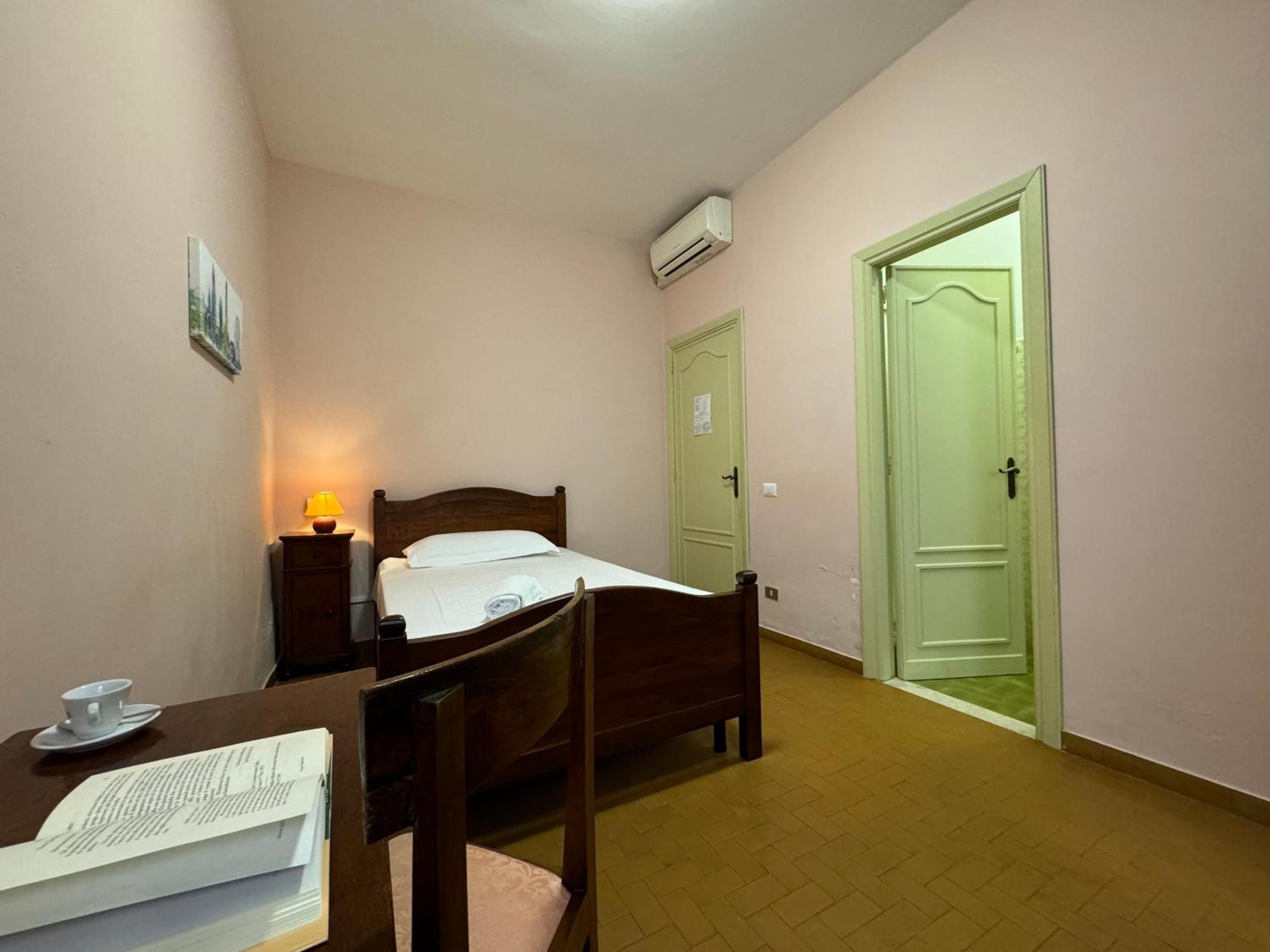 Monastero Ss. Annunziata Otel Todi Dış mekan fotoğraf A room at the hotel