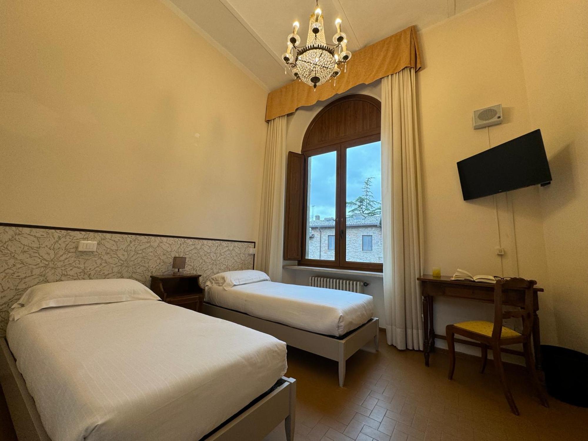 Monastero Ss. Annunziata Otel Todi Dış mekan fotoğraf A room at the hotel