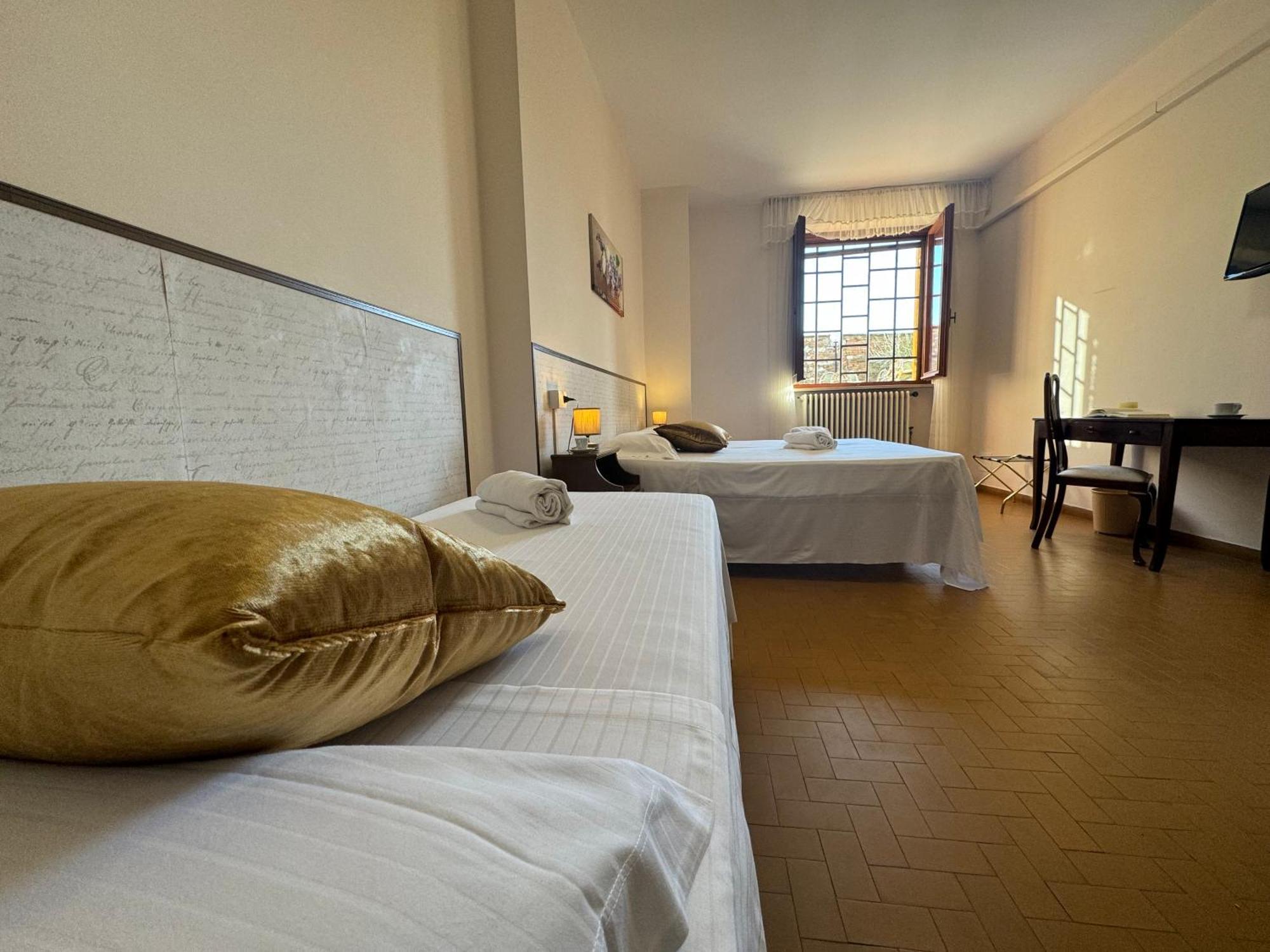 Monastero Ss. Annunziata Otel Todi Oda fotoğraf A room at the hotel