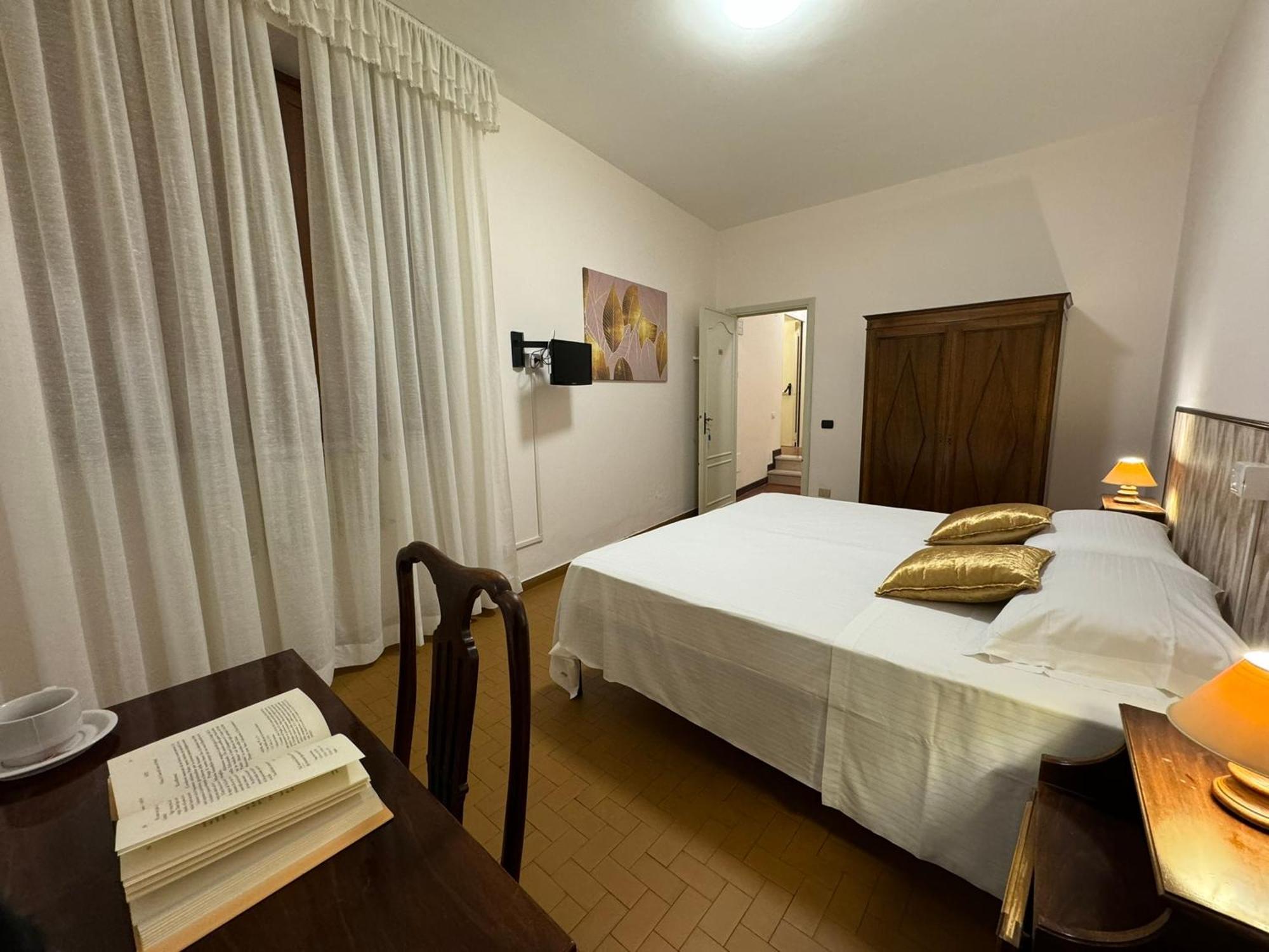 Monastero Ss. Annunziata Otel Todi Oda fotoğraf A bedroom in Italy