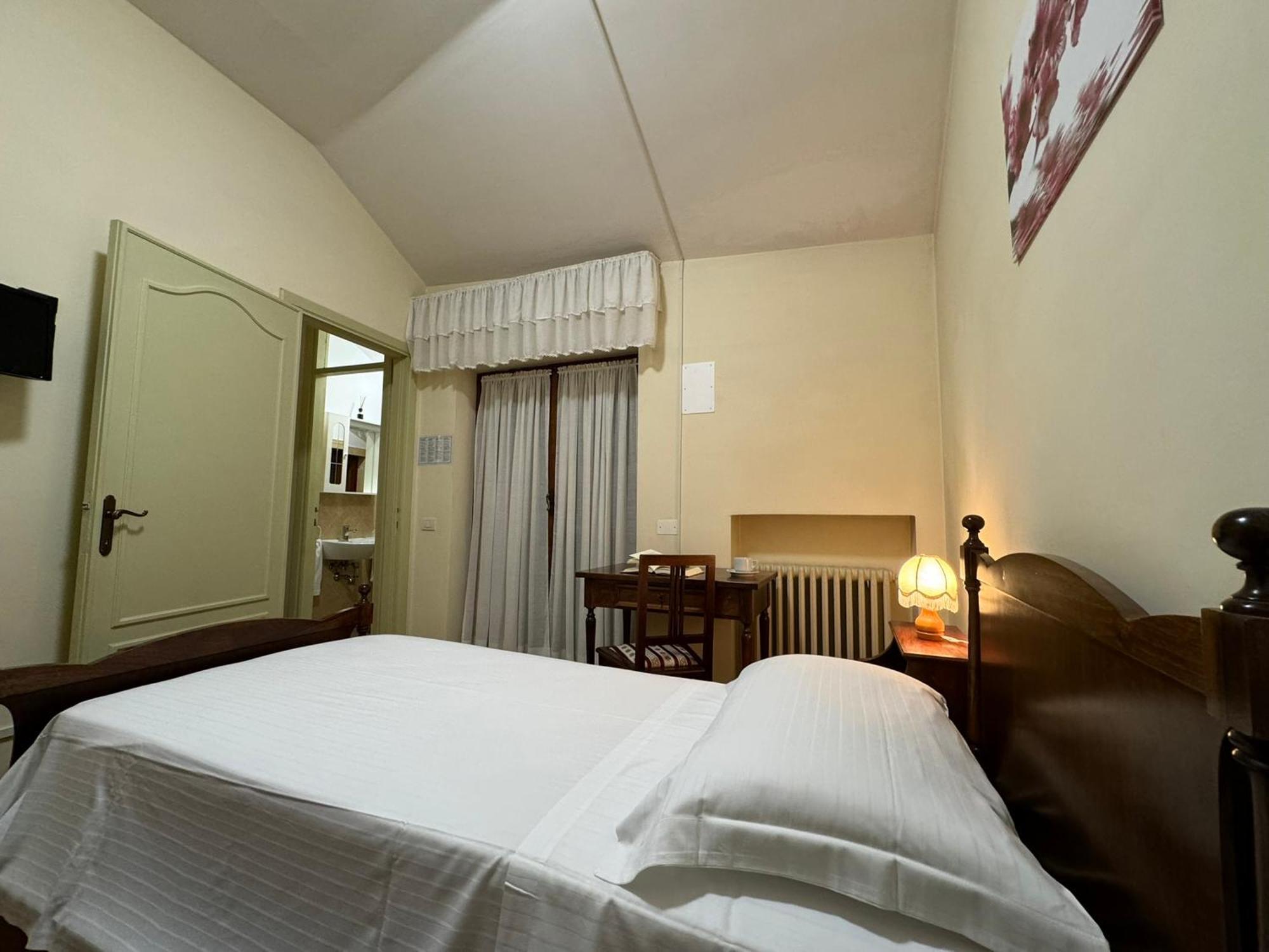 Monastero Ss. Annunziata Otel Todi Dış mekan fotoğraf A room at the hotel